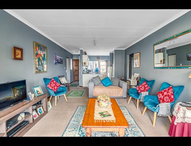 2 BEDROOM HOUSE FOR SALE IN NORTH RIDING